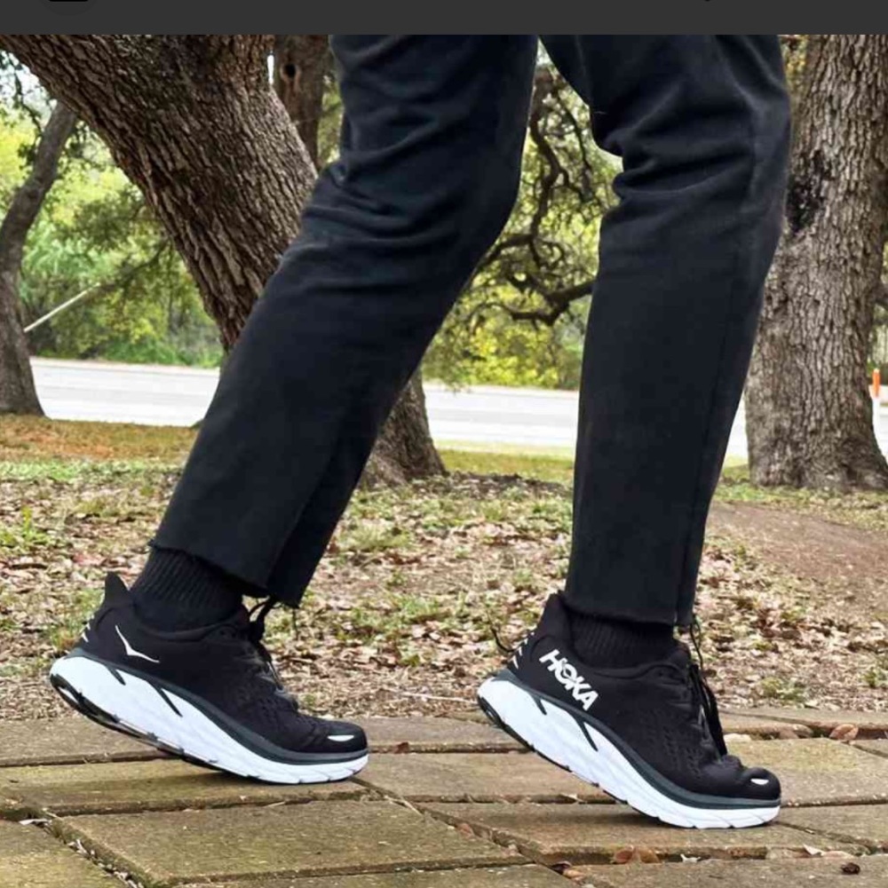 HOKA Clifton 8 black/white Running shoes Men size 11.5 2E new/no box
